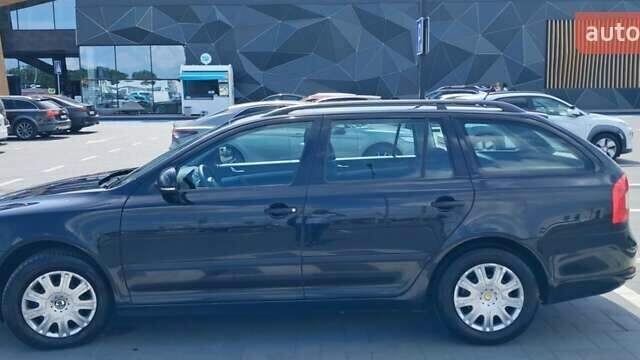 Черный Шкода Октавия, объемом двигателя 1.6 л и пробегом 276 тыс. км за 8100 $, фото 3 на Automoto.ua