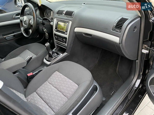 Чорний Шкода Октавія, об'ємом двигуна 1.6 л та пробігом 194 тис. км за 9399 $, фото 111 на Automoto.ua