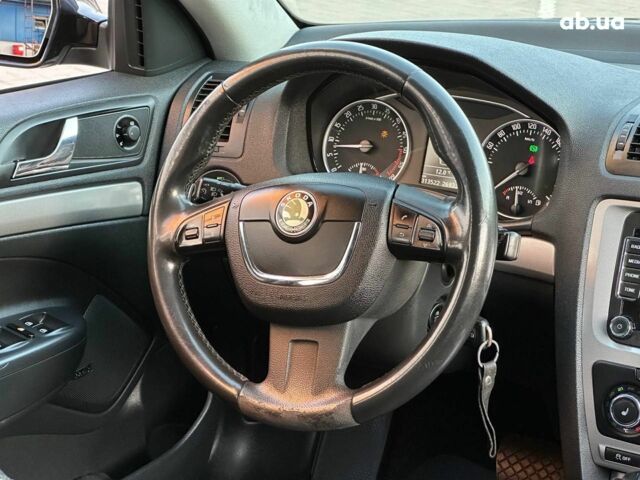 Шкода Октавия 2011 в Одессе на Automoto.ua Черный Шкода Октавия, объемом двигателя 1.6 л и пробегом 313 тыс. км за 9490 $, фото 11 на Automoto.ua