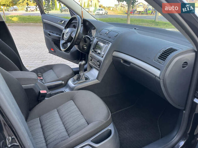 Черный Шкода Октавия, объемом двигателя 1.2 л и пробегом 230 тыс. км за 6800 $, фото 25 на Automoto.ua