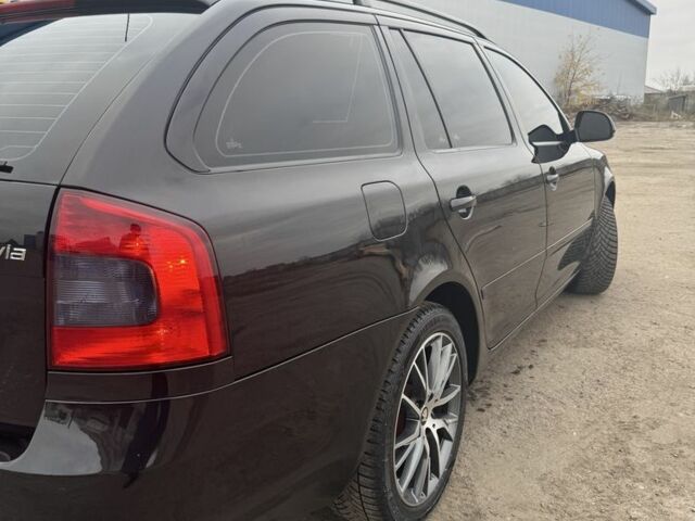 Черный Шкода Октавия, объемом двигателя 2 л и пробегом 305 тыс. км за 8800 $, фото 2 на Automoto.ua