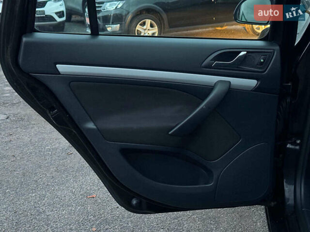 Чорний Шкода Октавія, об'ємом двигуна 1.6 л та пробігом 237 тис. км за 8190 $, фото 13 на Automoto.ua