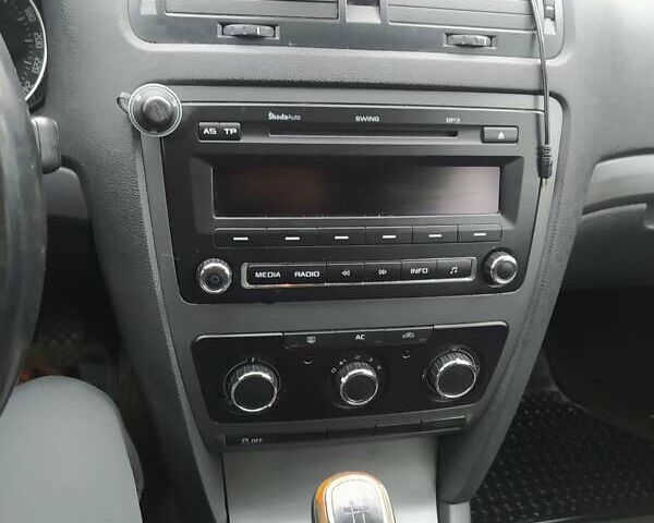 Чорний Шкода Октавія, об'ємом двигуна 1.6 л та пробігом 302 тис. км за 6500 $, фото 5 на Automoto.ua