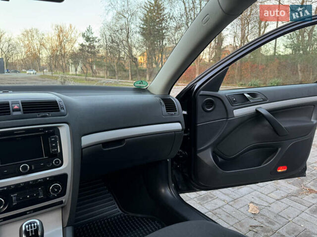 Черный Шкода Октавия, объемом двигателя 1.6 л и пробегом 243 тыс. км за 8350 $, фото 66 на Automoto.ua
