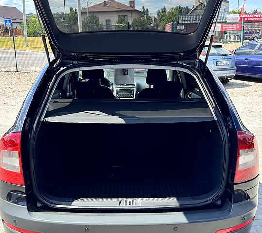 Черный Шкода Октавия, объемом двигателя 1.8 л и пробегом 187 тыс. км за 8700 $, фото 5 на Automoto.ua