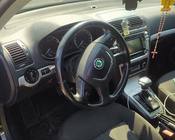 Чорний Шкода Октавія, об'ємом двигуна 1.2 л та пробігом 240 тис. км за 6600 $, фото 6 на Automoto.ua