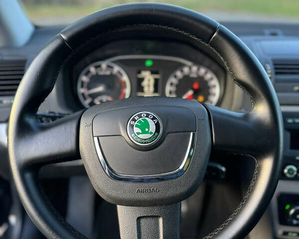 Шкода Октавія 2011 у Мукачеве на Automoto.ua Чорний Шкода Октавія, об'ємом двигуна 0 л та пробігом 244 тис. км за 7800 $, фото 16 на Automoto.ua