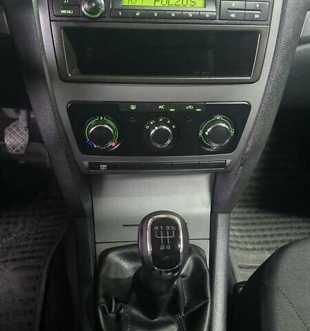 Черный Шкода Октавия, объемом двигателя 1.6 л и пробегом 245 тыс. км за 6790 $, фото 22 на Automoto.ua