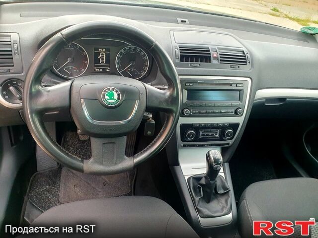 Черный Шкода Октавия, объемом двигателя 1.8 л и пробегом 184 тыс. км за 6600 $, фото 2 на Automoto.ua