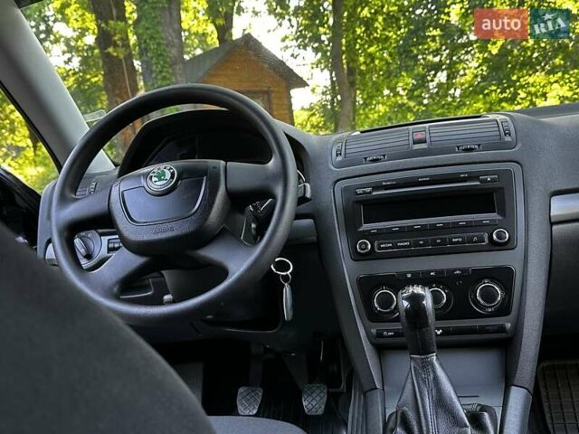 Черный Шкода Октавия, объемом двигателя 0 л и пробегом 217 тыс. км за 6500 $, фото 81 на Automoto.ua