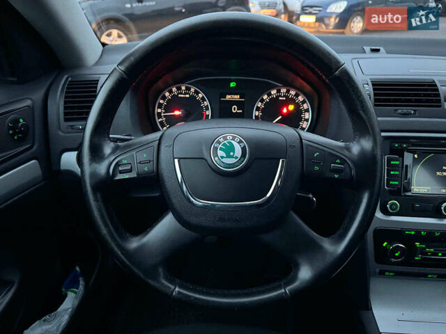 Чорний Шкода Октавія, об'ємом двигуна 1.6 л та пробігом 237 тис. км за 8190 $, фото 20 на Automoto.ua