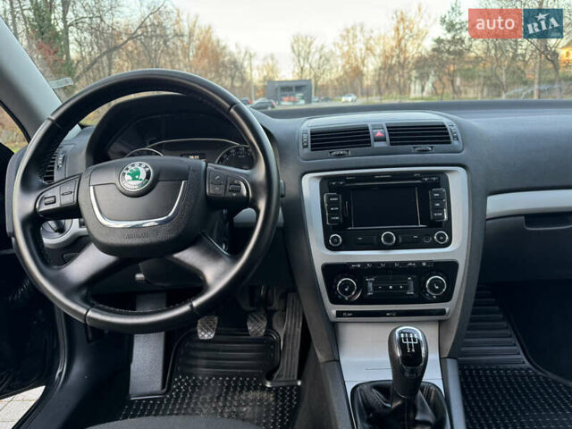 Черный Шкода Октавия, объемом двигателя 1.6 л и пробегом 243 тыс. км за 8350 $, фото 64 на Automoto.ua