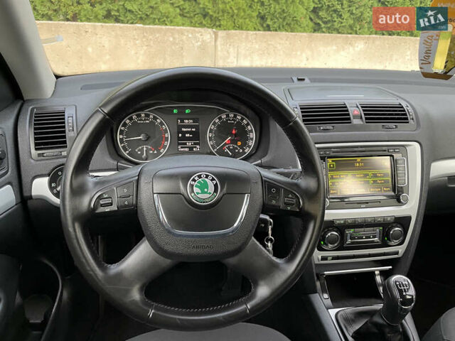 Чорний Шкода Октавія, об'ємом двигуна 1.6 л та пробігом 194 тис. км за 9399 $, фото 104 на Automoto.ua