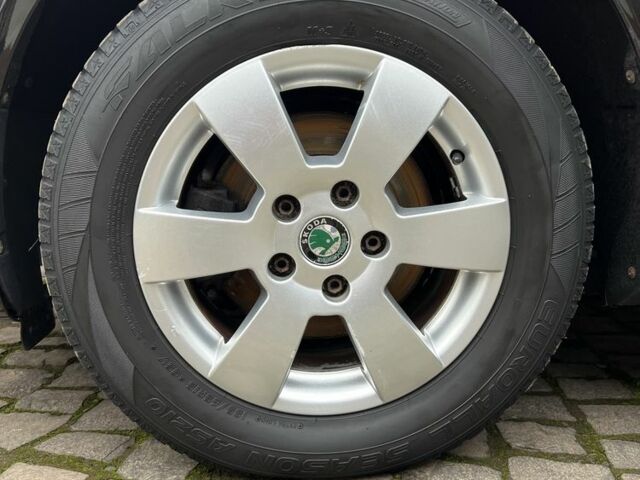 Черный Шкода Октавия, объемом двигателя 1.2 л и пробегом 155 тыс. км за 6400 $, фото 9 на Automoto.ua