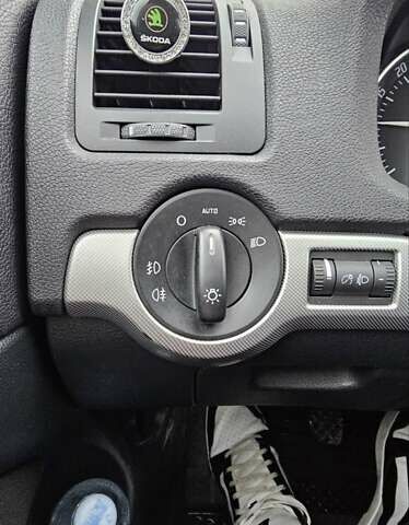 Черный Шкода Октавия, объемом двигателя 1.6 л и пробегом 216 тыс. км за 7700 $, фото 19 на Automoto.ua