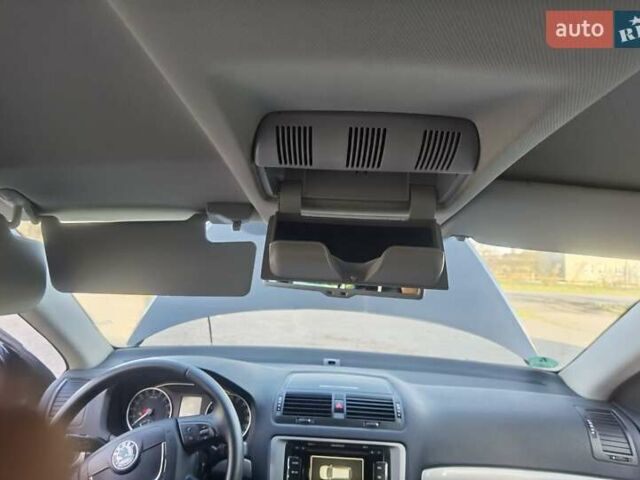 Черный Шкода Октавия, объемом двигателя 2 л и пробегом 178 тыс. км за 10250 $, фото 68 на Automoto.ua