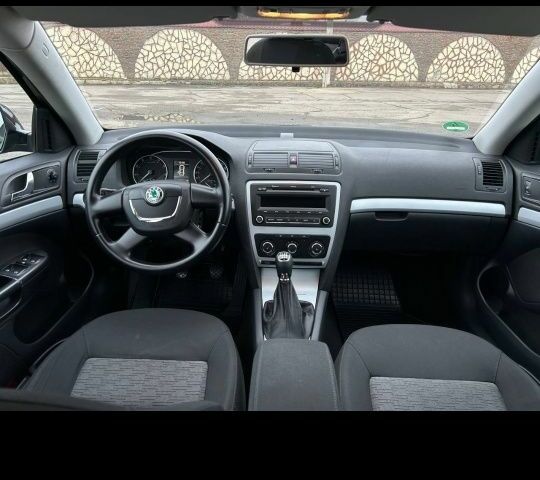 Чорний Шкода Октавія, об'ємом двигуна 1.8 л та пробігом 230 тис. км за 6750 $, фото 7 на Automoto.ua