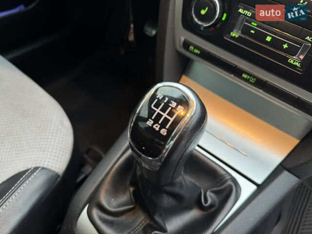 Шкода Октавия 2011 в Ровно на Automoto.ua Черный Шкода Октавия, объемом двигателя 1.97 л и пробегом 280 тыс. км за 9750 $, фото 72 на Automoto.ua