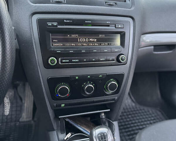 Черный Шкода Октавия, объемом двигателя 1.6 л и пробегом 270 тыс. км за 7550 $, фото 25 на Automoto.ua