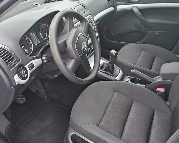 Чорний Шкода Октавія, об'ємом двигуна 1.4 л та пробігом 177 тис. км за 7600 $, фото 12 на Automoto.ua