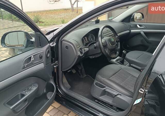 Черный Шкода Октавия, объемом двигателя 1.6 л и пробегом 201 тыс. км за 7300 $, фото 8 на Automoto.ua