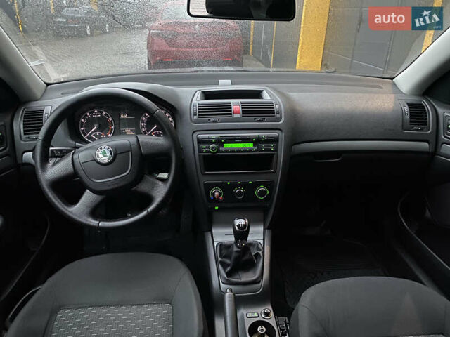 Черный Шкода Октавия, объемом двигателя 1.6 л и пробегом 198 тыс. км за 6999 $, фото 42 на Automoto.ua