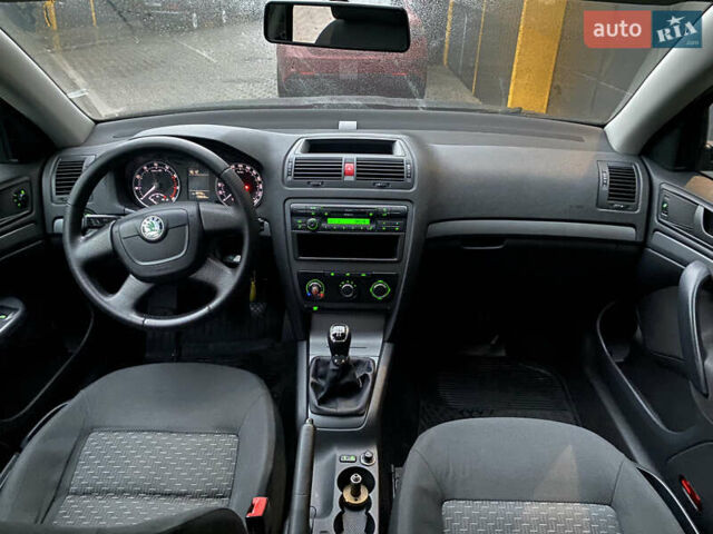 Черный Шкода Октавия, объемом двигателя 1.6 л и пробегом 198 тыс. км за 6999 $, фото 41 на Automoto.ua