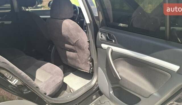 Черный Шкода Октавия, объемом двигателя 2 л и пробегом 267 тыс. км за 11400 $, фото 16 на Automoto.ua