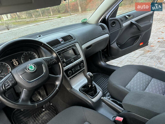 Черный Шкода Октавия, объемом двигателя 1.6 л и пробегом 243 тыс. км за 8350 $, фото 76 на Automoto.ua
