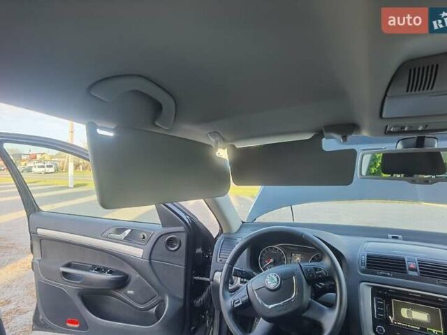 Черный Шкода Октавия, объемом двигателя 2 л и пробегом 178 тыс. км за 10250 $, фото 69 на Automoto.ua