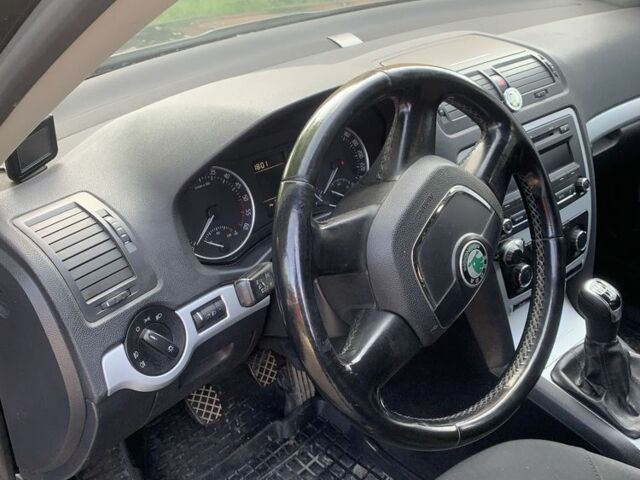 Черный Шкода Октавия, объемом двигателя 2 л и пробегом 277 тыс. км за 8200 $, фото 3 на Automoto.ua