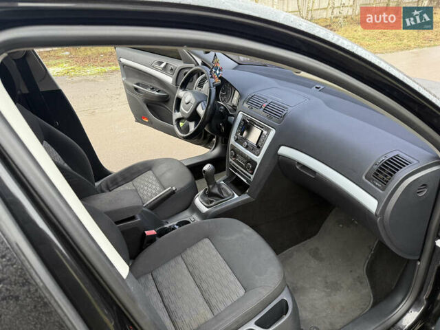 Черный Шкода Октавия, объемом двигателя 1.2 л и пробегом 300 тыс. км за 5800 $, фото 12 на Automoto.ua