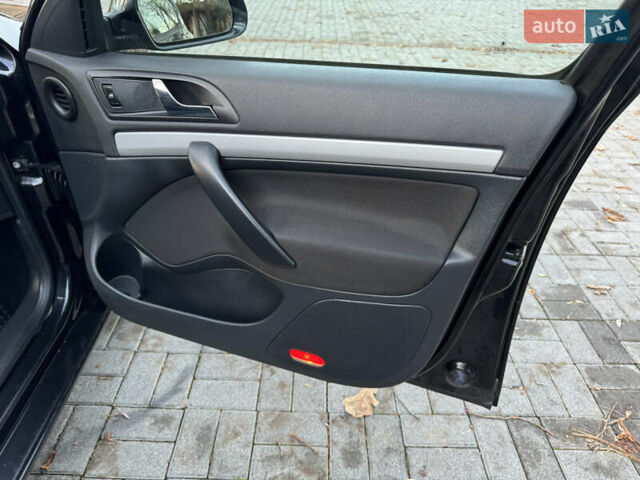 Черный Шкода Октавия, объемом двигателя 1.6 л и пробегом 243 тыс. км за 8350 $, фото 45 на Automoto.ua