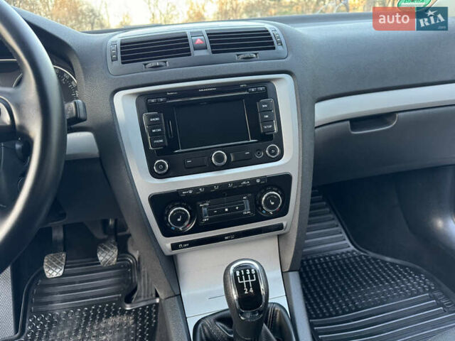 Черный Шкода Октавия, объемом двигателя 1.6 л и пробегом 243 тыс. км за 8350 $, фото 65 на Automoto.ua