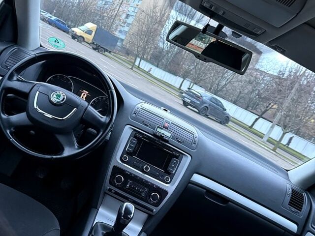 Чорний Шкода Октавія, об'ємом двигуна 1.4 л та пробігом 245 тис. км за 7200 $, фото 9 на Automoto.ua