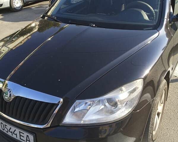 Черный Шкода Октавия, объемом двигателя 1.6 л и пробегом 278 тыс. км за 6300 $, фото 3 на Automoto.ua