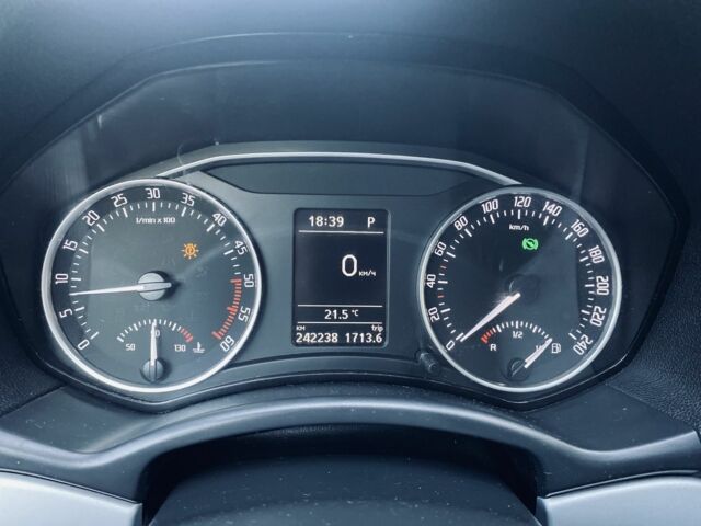 Черный Шкода Октавия, объемом двигателя 1.6 л и пробегом 240 тыс. км за 7750 $, фото 7 на Automoto.ua