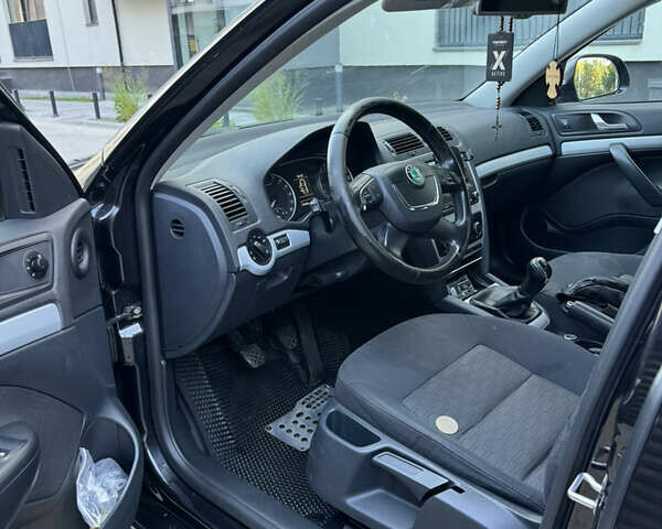 Чорний Шкода Октавія, об'ємом двигуна 1.6 л та пробігом 247 тис. км за 8000 $, фото 12 на Automoto.ua
