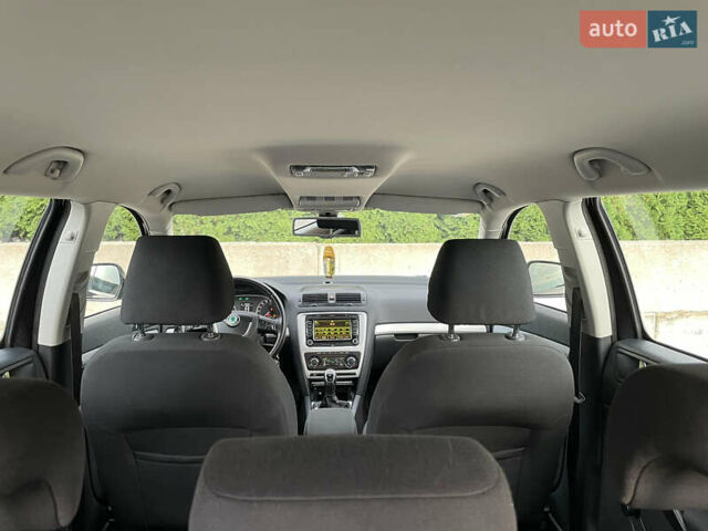 Чорний Шкода Октавія, об'ємом двигуна 1.6 л та пробігом 194 тис. км за 9399 $, фото 66 на Automoto.ua