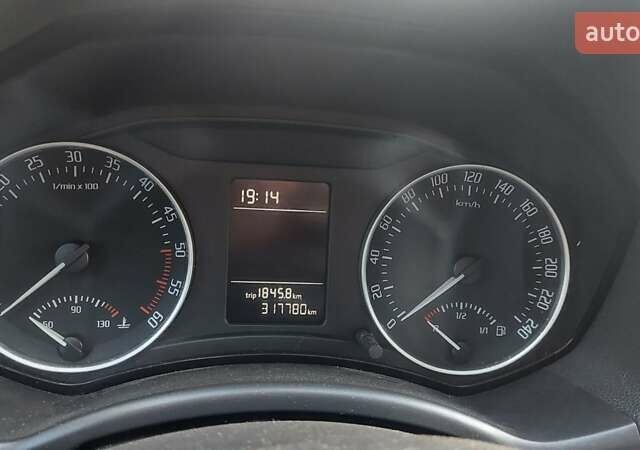 Чорний Шкода Октавія, об'ємом двигуна 1.6 л та пробігом 317 тис. км за 8104 $, фото 1 на Automoto.ua