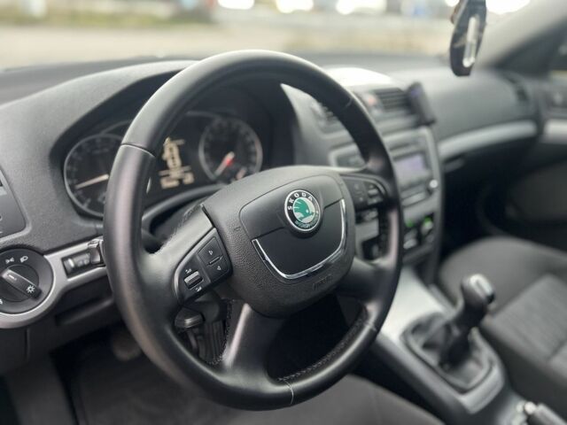 Черный Шкода Октавия, объемом двигателя 2 л и пробегом 270 тыс. км за 8300 $, фото 6 на Automoto.ua