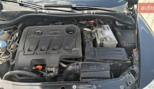 Черный Шкода Октавия, объемом двигателя 2 л и пробегом 267 тыс. км за 11400 $, фото 2 на Automoto.ua