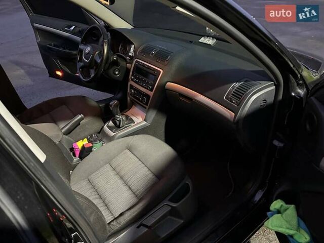 Черный Шкода Октавия, объемом двигателя 1.8 л и пробегом 232 тыс. км за 9900 $, фото 30 на Automoto.ua