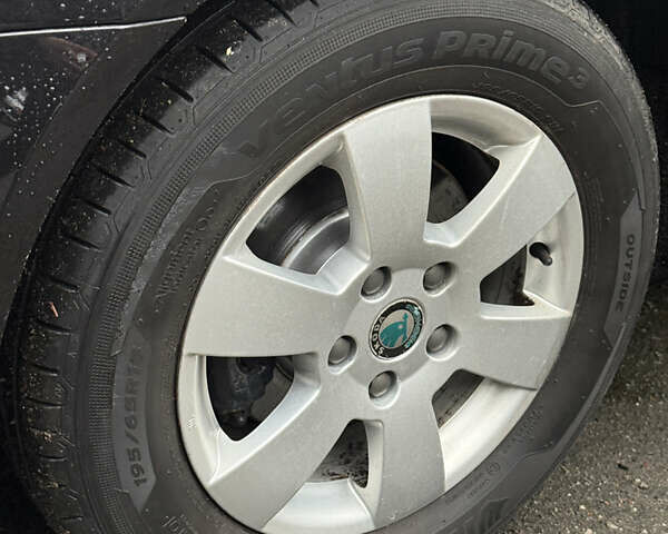 Черный Шкода Октавия, объемом двигателя 1.6 л и пробегом 260 тыс. км за 8700 $, фото 4 на Automoto.ua