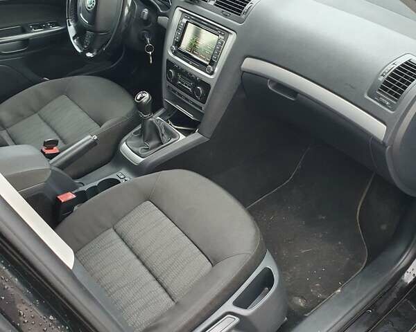 Черный Шкода Октавия, объемом двигателя 1.6 л и пробегом 220 тыс. км за 7950 $, фото 12 на Automoto.ua