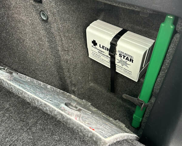 Черный Шкода Октавия, объемом двигателя 1.6 л и пробегом 157 тыс. км за 11390 $, фото 43 на Automoto.ua