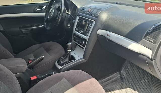 Черный Шкода Октавия, объемом двигателя 2 л и пробегом 267 тыс. км за 11400 $, фото 10 на Automoto.ua