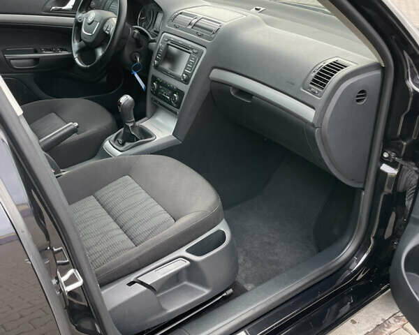 Черный Шкода Октавия, объемом двигателя 1.8 л и пробегом 154 тыс. км за 7500 $, фото 44 на Automoto.ua