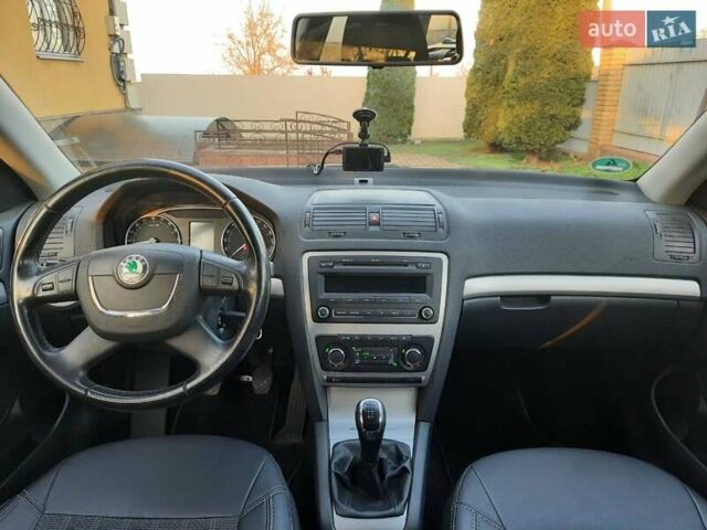 Черный Шкода Октавия, объемом двигателя 1.6 л и пробегом 201 тыс. км за 7300 $, фото 11 на Automoto.ua