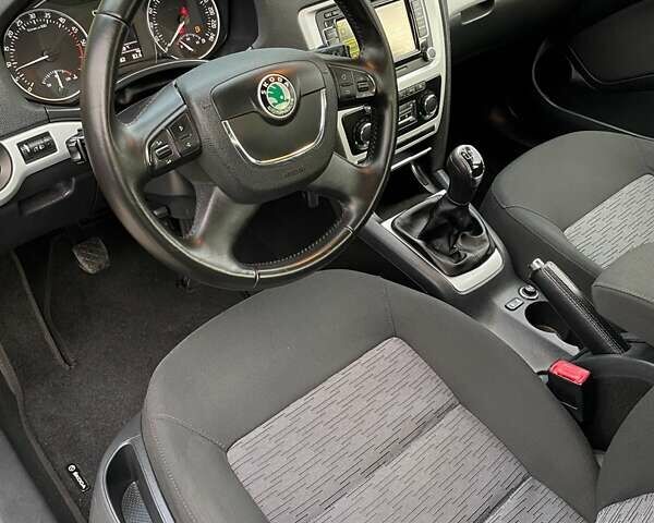 Чорний Шкода Октавія, об'ємом двигуна 1.6 л та пробігом 194 тис. км за 9399 $, фото 108 на Automoto.ua